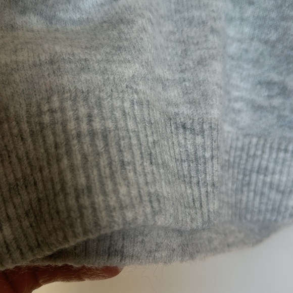 Gap Soft Relax Fit V-Neck Gray Cozy Sweater Women Size Medium Pullover Teacher - Picture 5 of 10
